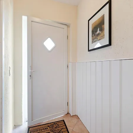 Cozy Escape Near The Baltic, Cleaning Included * Gingst